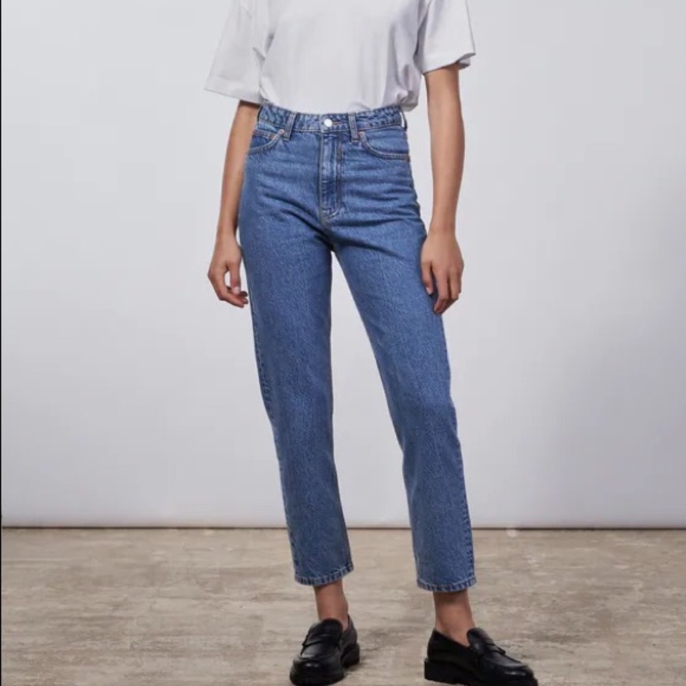 Zara High Waisted Mom Jeans (90s Style)